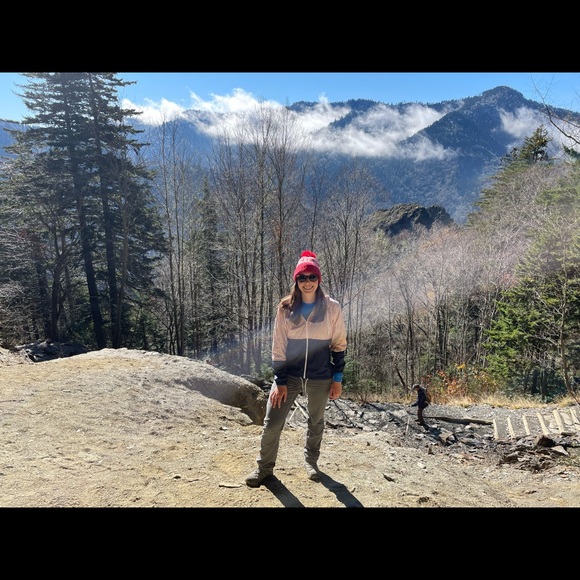 Meet your Posher, Cassandra - Picture 1 of 1